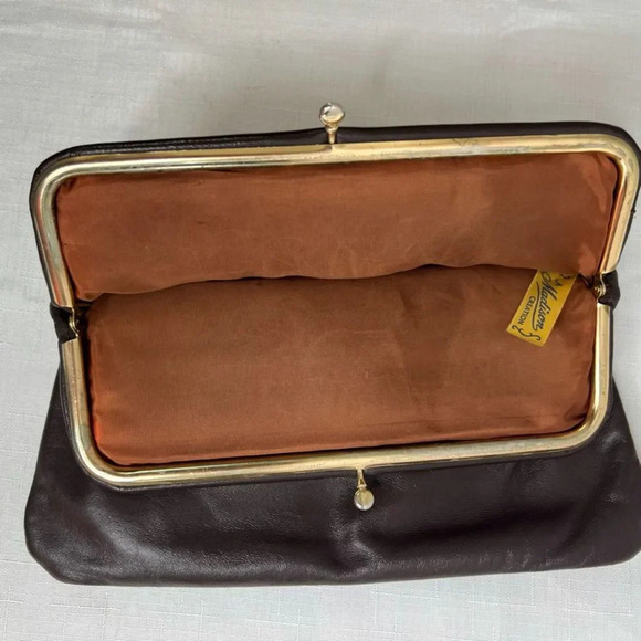 A Madison Creation Foldover Kiss Clasp‎ Vintage Clutch with Change Purse - Picture 7 of 10